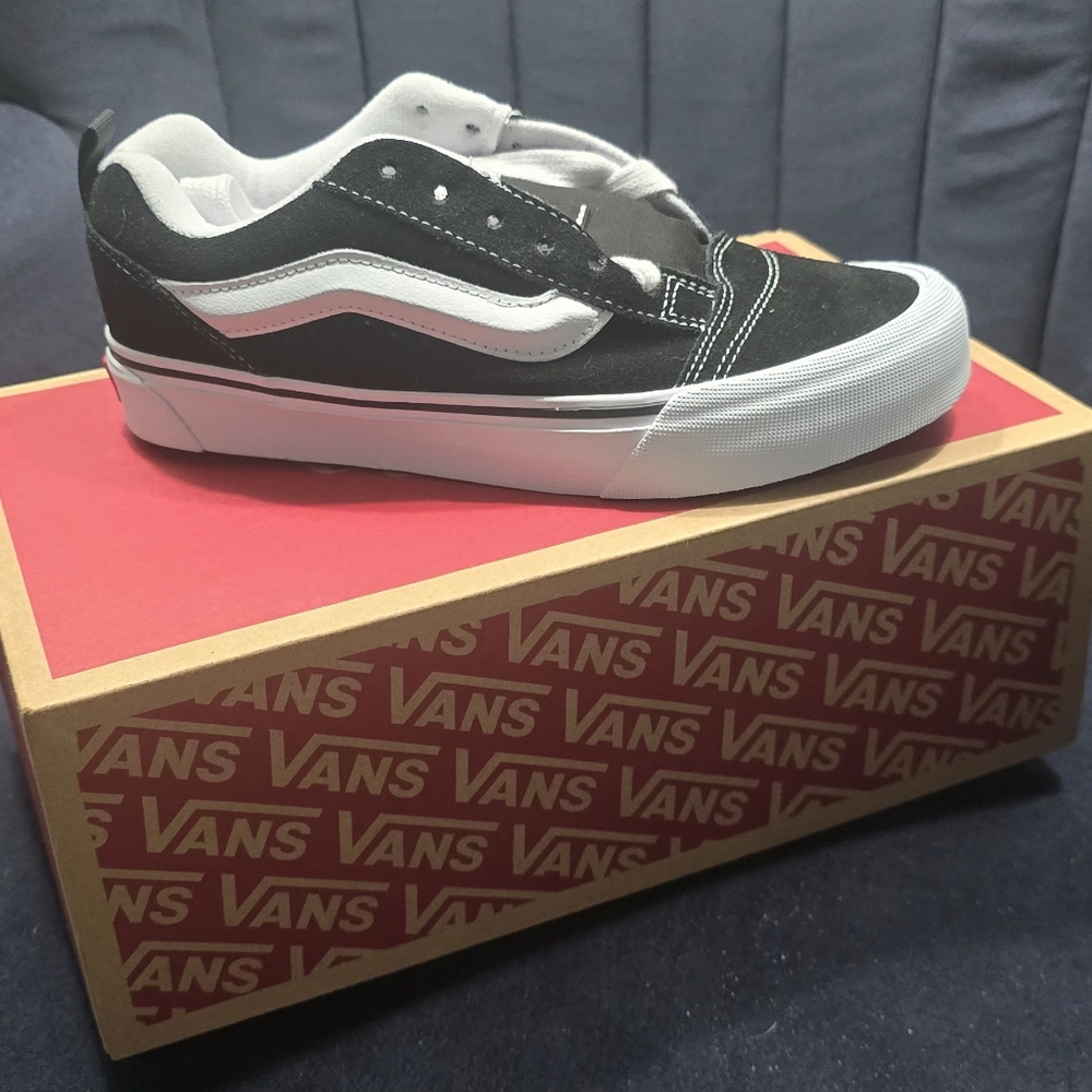 Vans Knu School